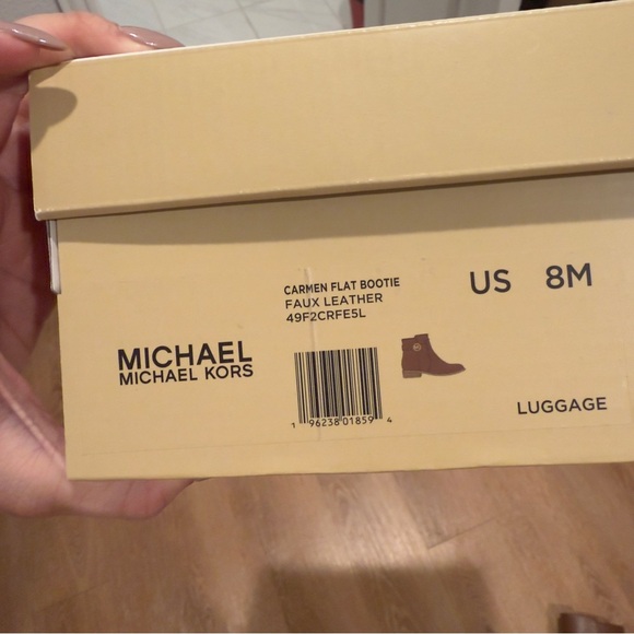 NWOT MICHAEL KORS BOOTIES SIZE 8 - Picture 2 of 2